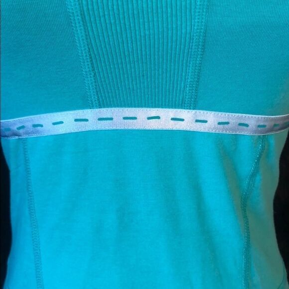 Lululemon tank top 6 (2577) - Picture 3 of 7